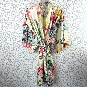 Natori Floral Mid length Kimono sz XL Pockets